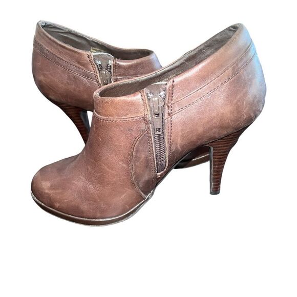 Women's Reba Brown Ankle Boots Size 6M - Picture 2 of 5